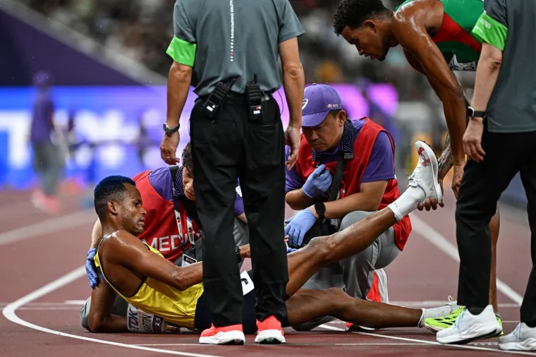 O ovim scenama iz Tokija bruji cijeli svijet: Atletičari doživjeli &scaron;ok pa postali priča dana