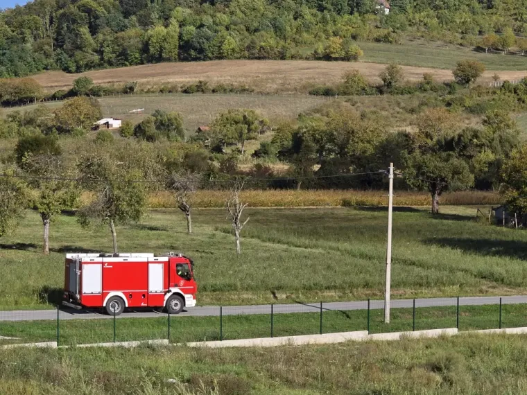 Lokalizirana golema buktinja u tvornici kraj Pleternice! &Scaron;teta je ogromna, vatra progutala strojeve