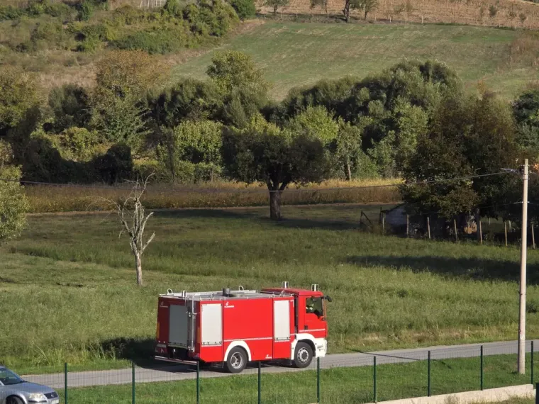Lokalizirana golema buktinja u tvornici kraj Pleternice! &Scaron;teta je ogromna, vatra progutala strojeve