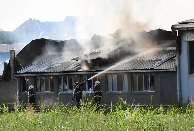 Lokalizirana golema buktinja u tvornici kraj Pleternice! &Scaron;teta je ogromna, vatra progutala strojeve