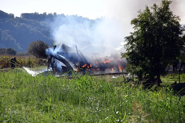 Lokalizirana golema buktinja u tvornici kraj Pleternice! &Scaron;teta je ogromna, vatra progutala strojeve