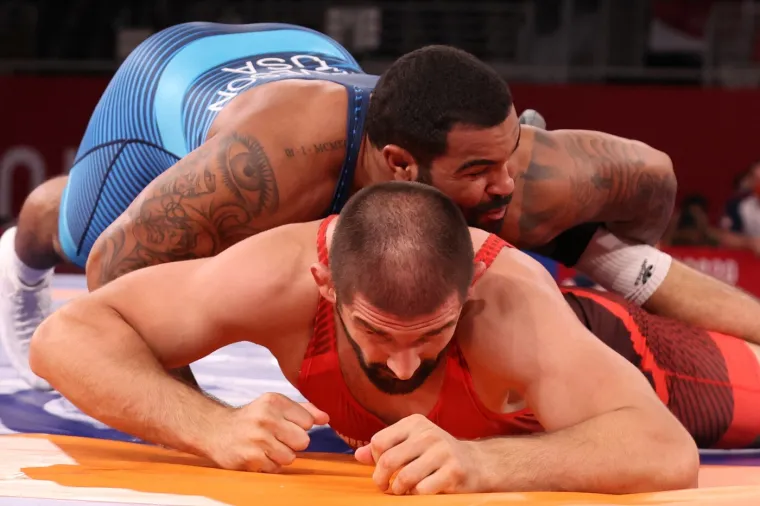 Ušao u kavez i demolirao suparnika! Svijet drhti pred naletom neviđene sile: 'On je već sad problem'