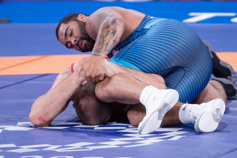 U&scaron;ao u kavez i demolirao suparnika! Svijet drhti pred naletom neviđene sile: 'On je već sad problem'