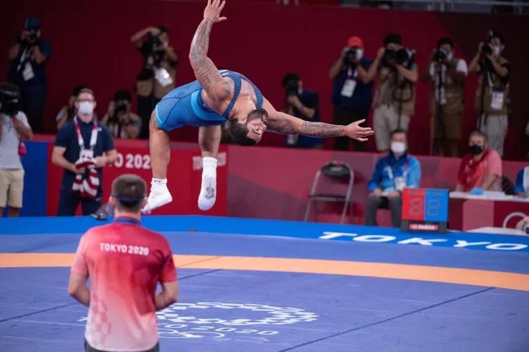 U&scaron;ao u kavez i demolirao suparnika! Svijet drhti pred naletom neviđene sile: 'On je već sad problem'