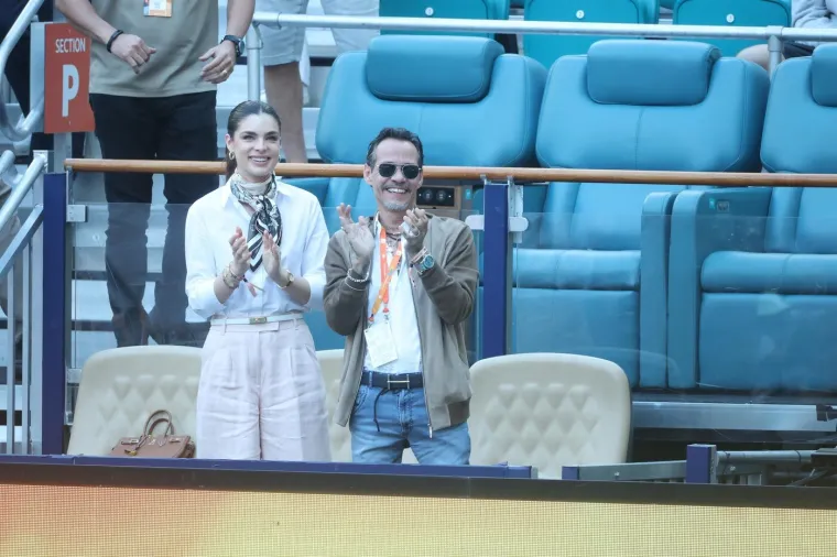 Osvojila titulu Miss pa se zaljubila u 30 godina starijeg i 15 centimetara nižeg bivšeg muža J.Lo