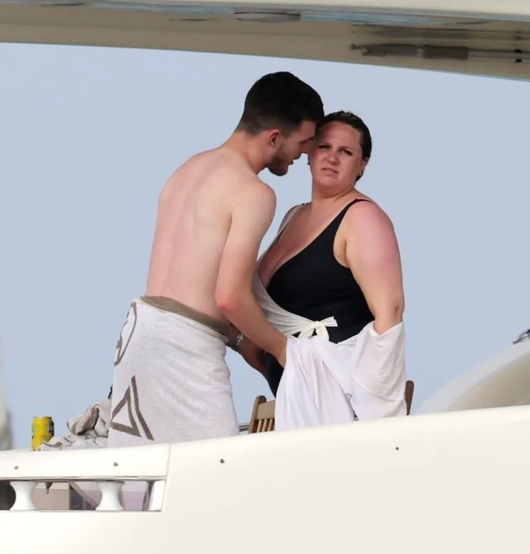 Ljubav nogometne zvijezde na nezapamćenom udaru: 'Bogat je i zgodan, može on i bolje'