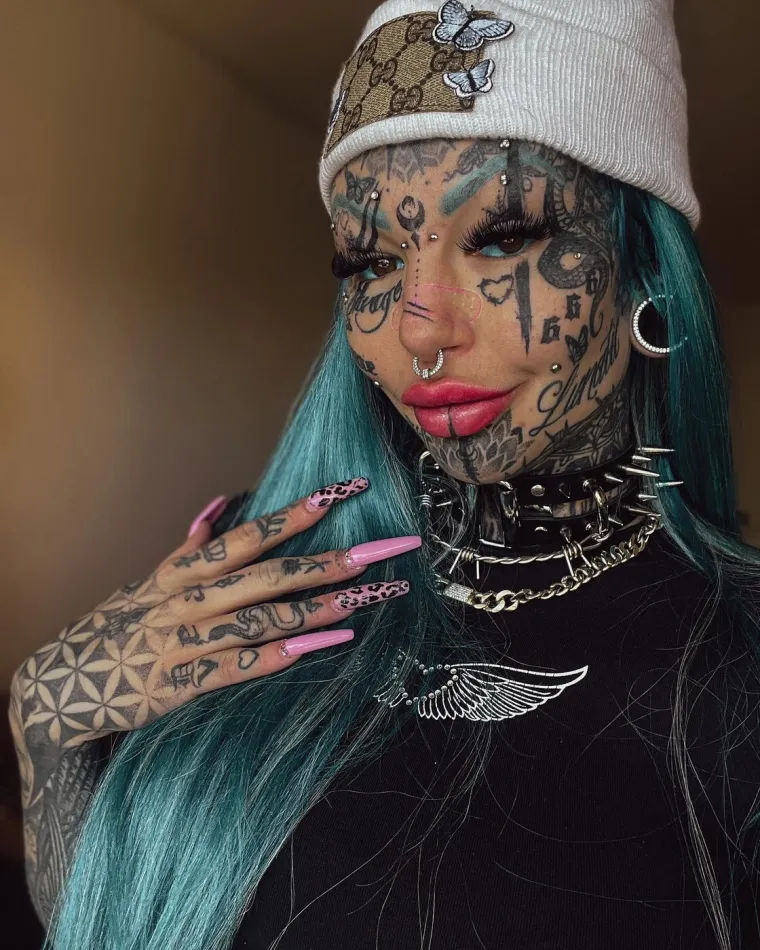 Tetovirala čak i bjeloočnice pa ostala bez vida: Ovako je Amber izgledala prije bizarnih zahvata