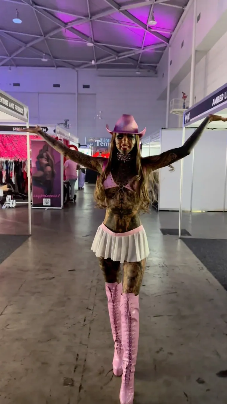 Tetovirala čak i bjeloočnice pa ostala bez vida: Ovako je Amber izgledala prije bizarnih zahvata