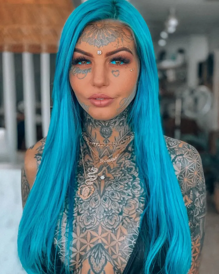 Tetovirala čak i bjeloočnice pa ostala bez vida: Ovako je Amber izgledala prije bizarnih zahvata