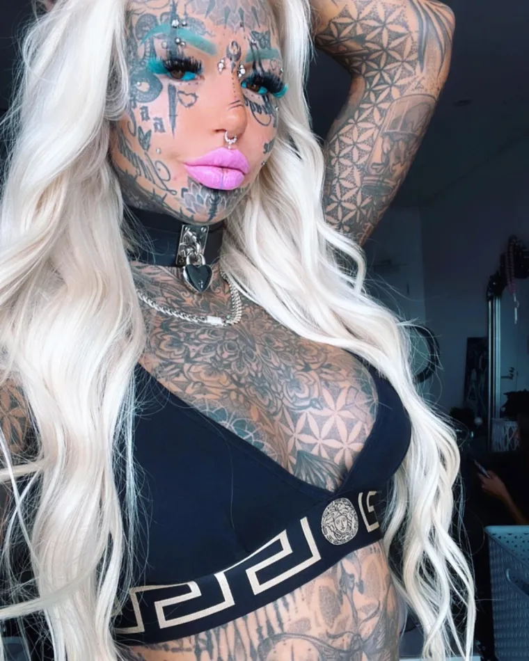 Tetovirala čak i bjeloočnice pa ostala bez vida: Ovako je Amber izgledala prije bizarnih zahvata