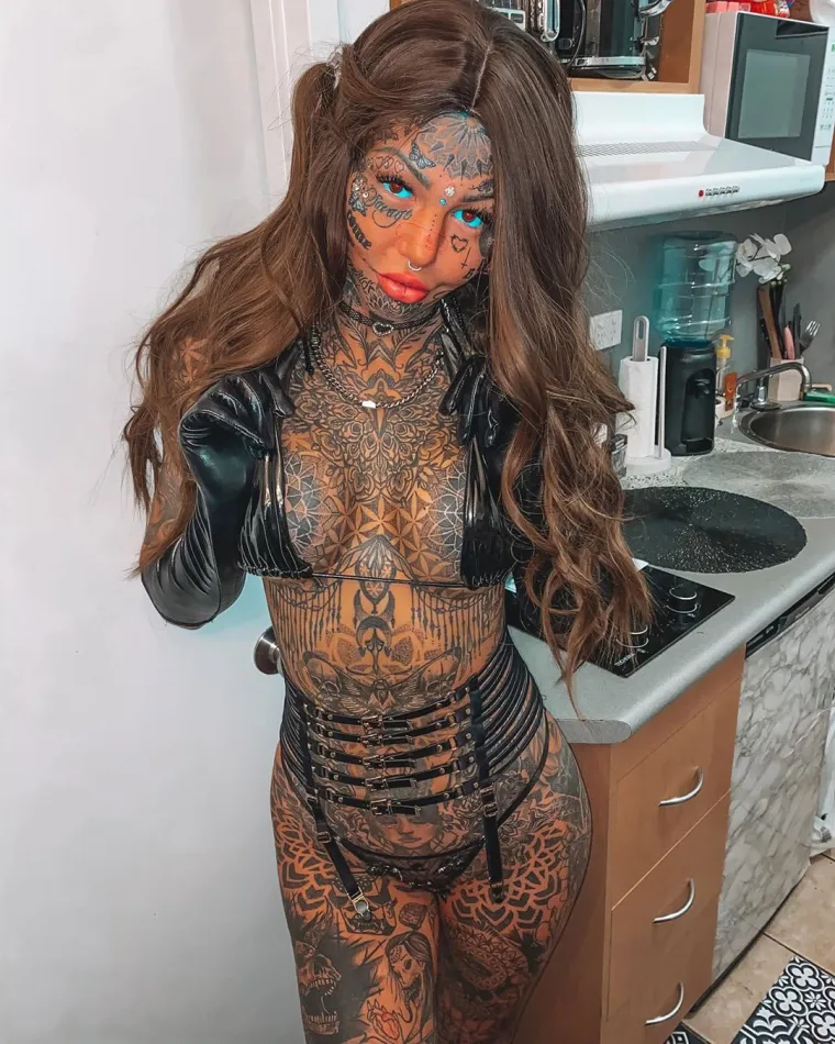 Tetovirala čak i bjeloočnice pa ostala bez vida: Ovako je Amber izgledala prije bizarnih zahvata