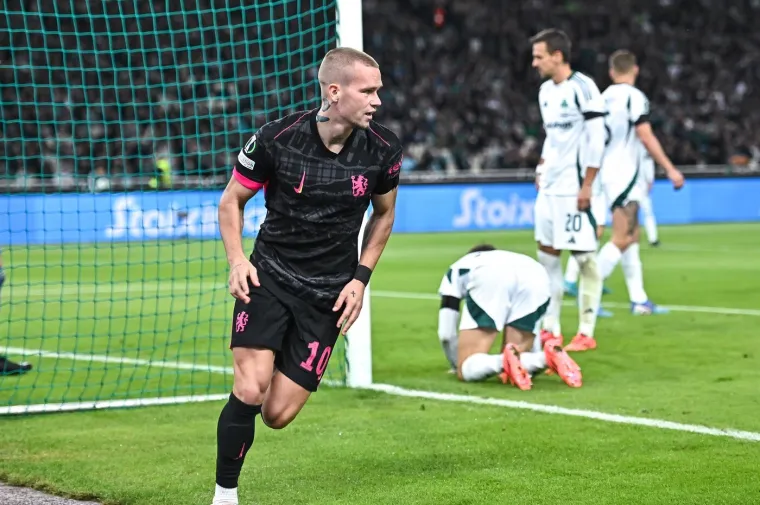 Suspendirani nogometaš uspješan izvan terena? Pojavile se glasine o njemu i zanosnoj glumici