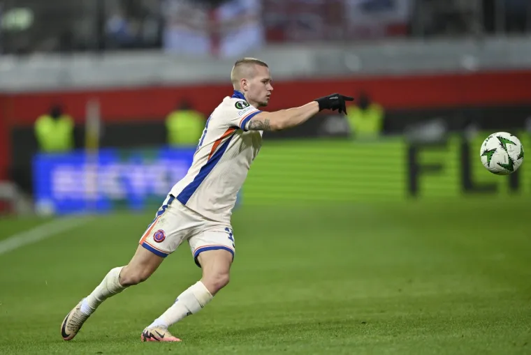 Suspendirani nogometaš uspješan izvan terena? Pojavile se glasine o njemu i zanosnoj glumici