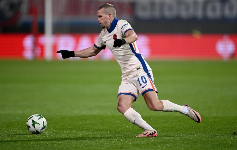 Suspendirani nogometaš uspješan izvan terena? Pojavile se glasine o njemu i zanosnoj glumici