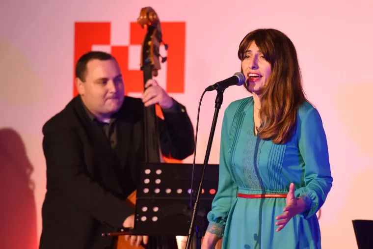 Od fado glazbe do romanse s 15 godina mlađim umjetnikom: Ovako se mijenjala Jelena Radan