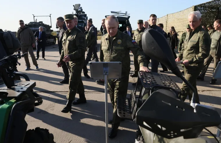 Putin nadgledao vojne vježbe: Ispalili krstareće projektile, a spominje se i zloglasni Orešnik