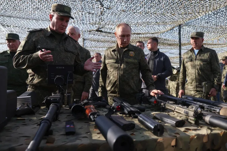 Putin nadgledao vojne vježbe: Ispalili krstareće projektile, a spominje se i zloglasni Ore&scaron;nik