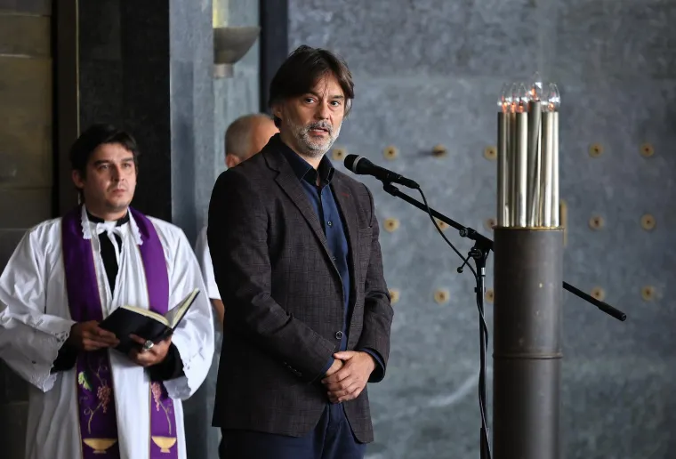 Suze, tuga i bol: Kolege i obitelj oprostili su se od Roberta Valdeca