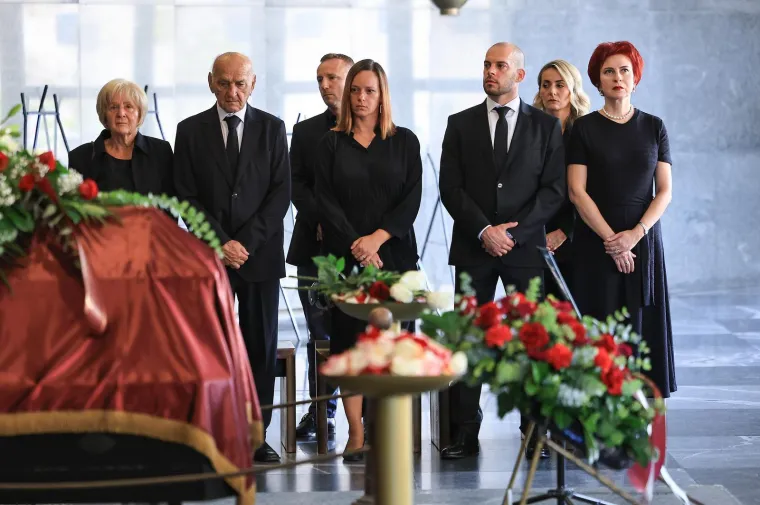 Suze, tuga i bol: Kolege i obitelj oprostili su se od Roberta Valdeca