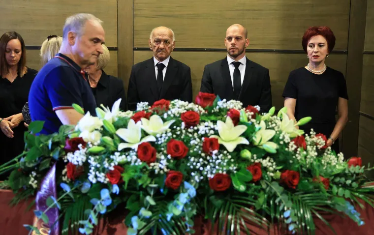 Suze, tuga i bol: Kolege i obitelj oprostili su se od Roberta Valdeca