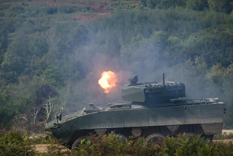 Hrvatska vojska pokazala snagu na poligonu kod Slunja: Milanović i ministri sve pozorno pratili