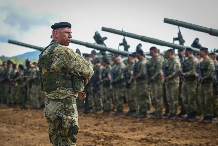 Hrvatska vojska pokazala snagu na poligonu kod Slunja: Milanović i ministri sve pozorno pratili