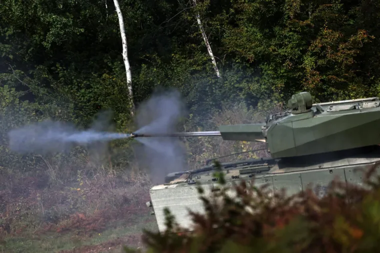 Hrvatska vojska pokazala snagu na poligonu kod Slunja: Milanović i ministri sve pozorno pratili