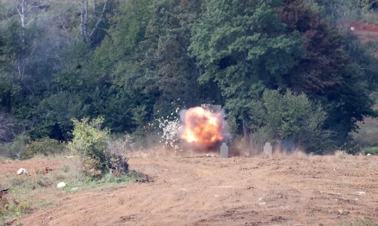 Hrvatska vojska pokazala snagu na poligonu kod Slunja: Milanović i ministri sve pozorno pratili