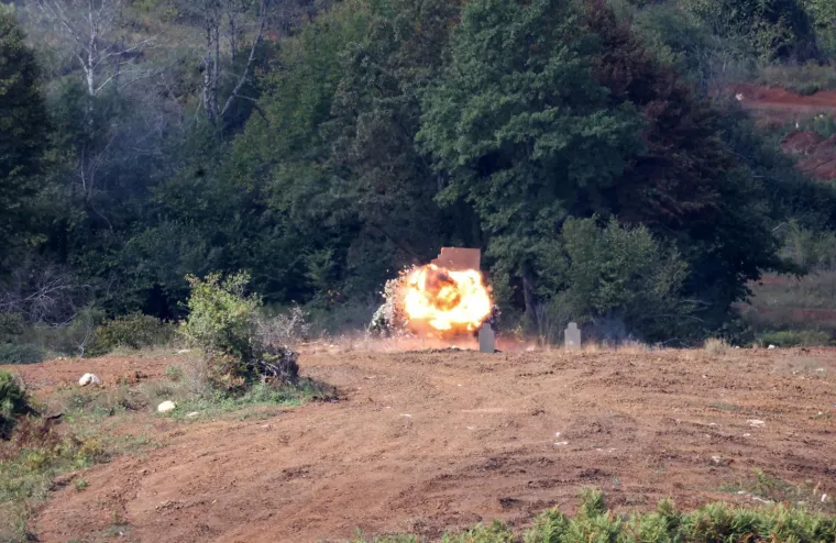 Hrvatska vojska pokazala snagu na poligonu kod Slunja: Milanović i ministri sve pozorno pratili