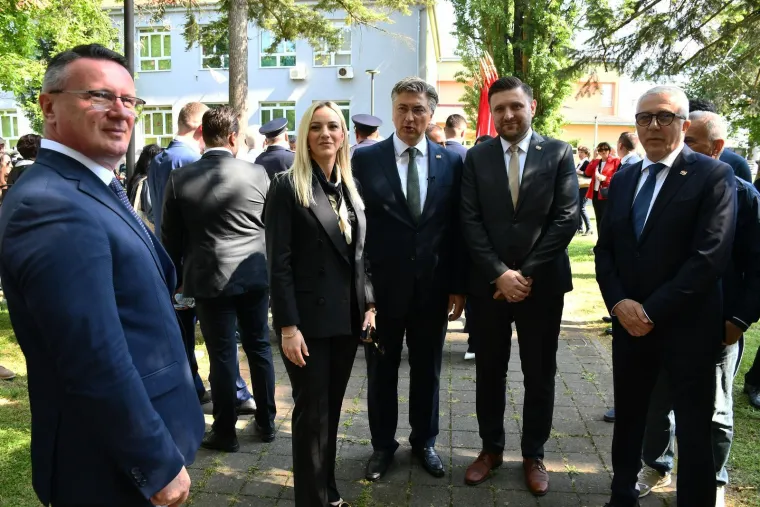 Ona nije samo političarka: Sanda Livia Maduna uspješna je u svemu - od kozmetike do sporta