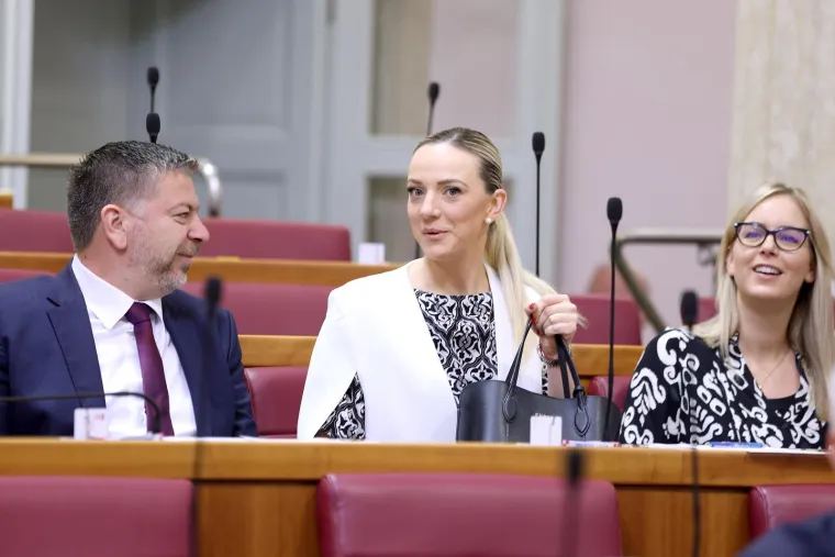 Ona nije samo političarka: Sanda Livia Maduna uspješna je u svemu - od kozmetike do sporta