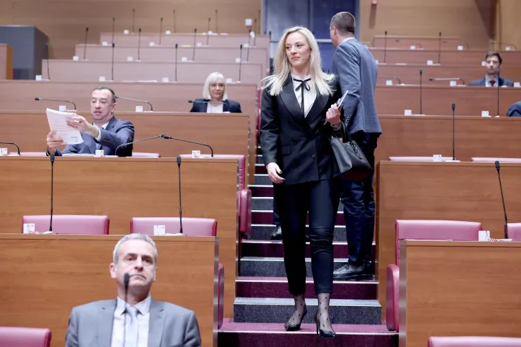 Ona nije samo političarka: Sanda Livia Maduna uspješna je u svemu - od kozmetike do sporta