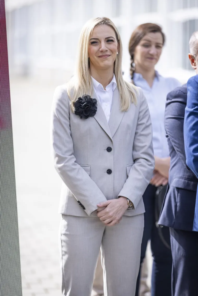 Ona nije samo političarka: Sanda Livia Maduna uspješna je u svemu - od kozmetike do sporta