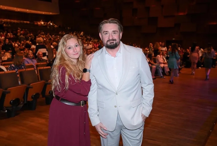 Minea zapalila Lisinski: Pogledajte tko je od domaćih zvijezda zaplesao uz njezine hitove