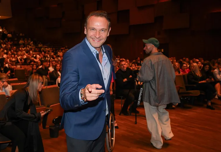 Minea zapalila Lisinski: Pogledajte tko je od domaćih zvijezda zaplesao uz njezine hitove