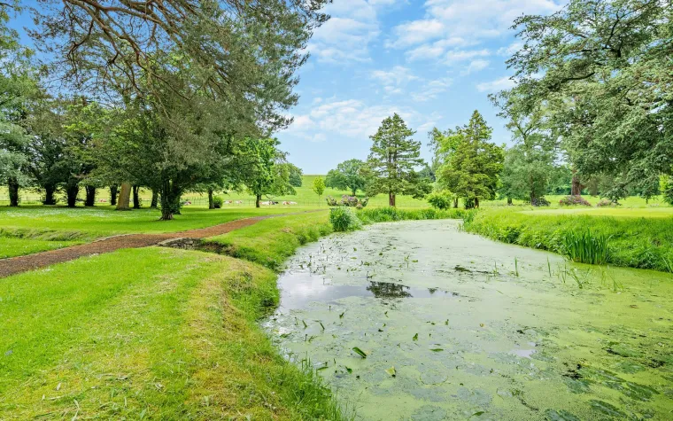 Nevjerojatno &scaron;to ovaj dvorac sve nudi: Izgleda poput bajke, a vrijedi kao suho zlato