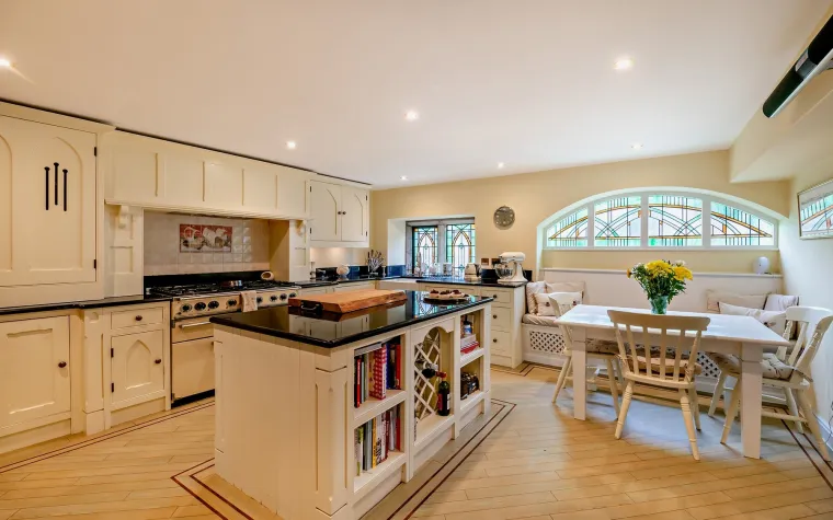 Nevjerojatno što ovaj dvorac sve nudi: Izgleda poput bajke, a vrijedi kao suho zlato