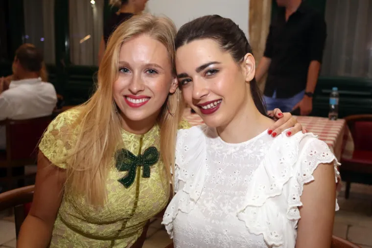 Od pop hitova do ljubavi s tajanstvenim odvjetnikom: Ovako je Domenica izgledala na početku karijere