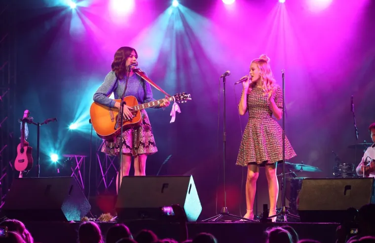 Od pop hitova do ljubavi s tajanstvenim odvjetnikom: Ovako je Domenica izgledala na početku karijere