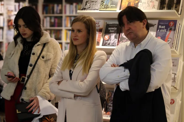 Od pop hitova do ljubavi s tajanstvenim odvjetnikom: Ovako je Domenica izgledala na početku karijere