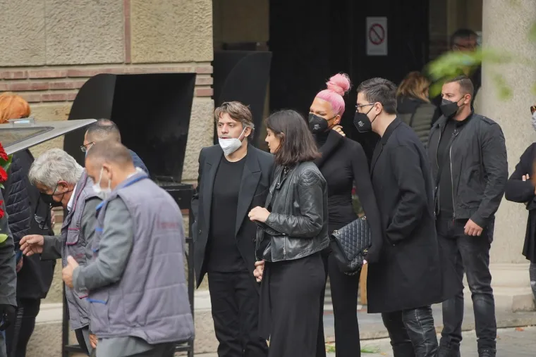 Srpska estrada bila je zavijena u crno: Pogledajte kako su se zvijezde oprostile od Marine Tucaković