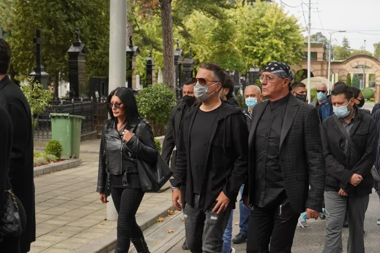 Srpska estrada bila je zavijena u crno: Pogledajte kako su se zvijezde oprostile od Marine Tucaković