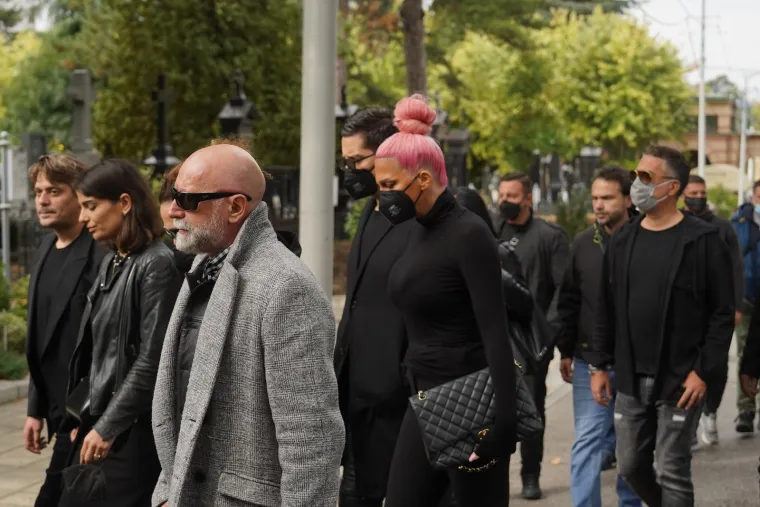 Srpska estrada bila je zavijena u crno: Pogledajte kako su se zvijezde oprostile od Marine Tucaković