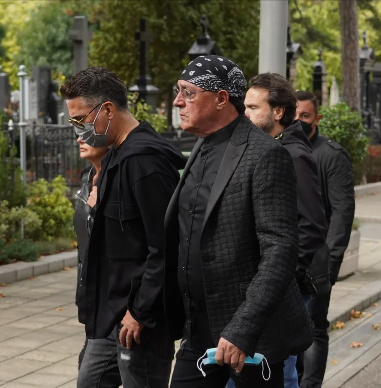 Srpska estrada bila je zavijena u crno: Pogledajte kako su se zvijezde oprostile od Marine Tucaković