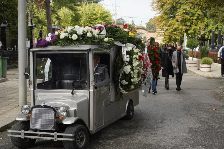 Srpska estrada bila je zavijena u crno: Pogledajte kako su se zvijezde oprostile od Marine Tucaković