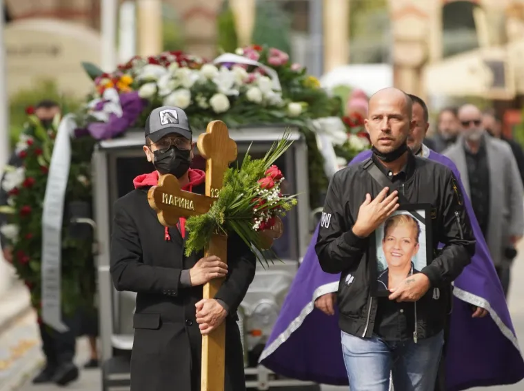 Srpska estrada bila je zavijena u crno: Pogledajte kako su se zvijezde oprostile od Marine Tucaković