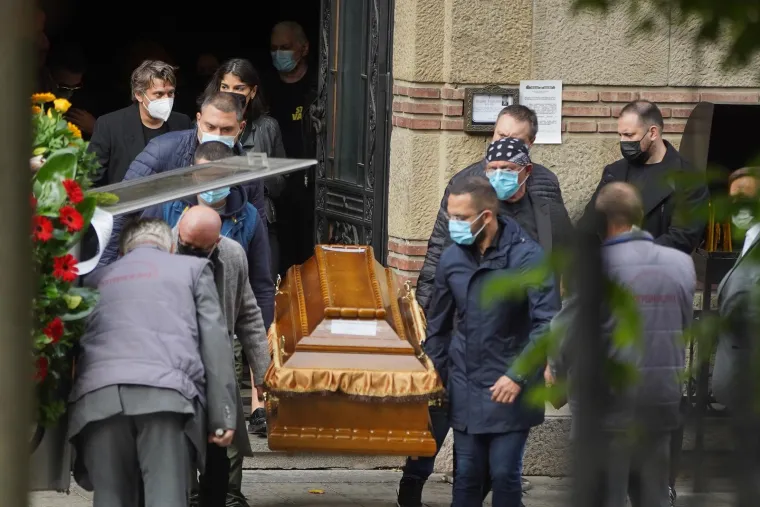 Srpska estrada bila je zavijena u crno: Pogledajte kako su se zvijezde oprostile od Marine Tucaković