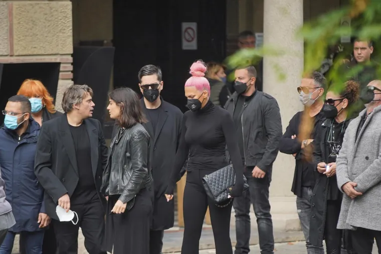 Srpska estrada bila je zavijena u crno: Pogledajte kako su se zvijezde oprostile od Marine Tucaković