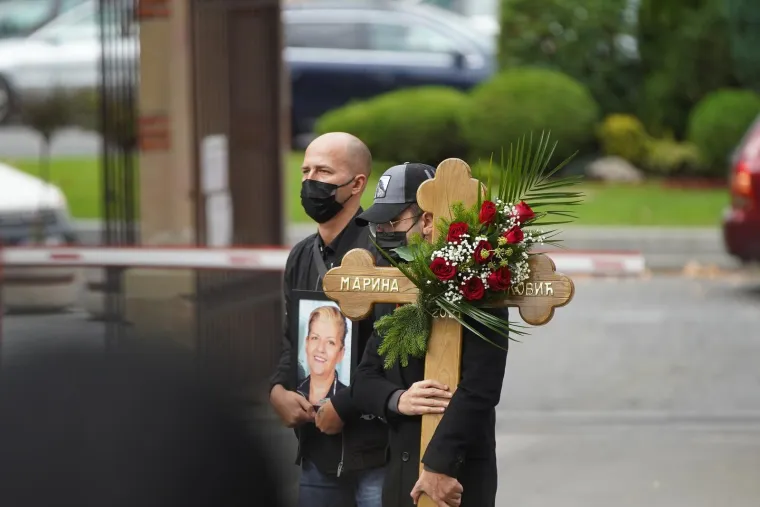 Srpska estrada bila je zavijena u crno: Pogledajte kako su se zvijezde oprostile od Marine Tucaković