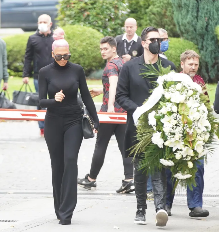 Srpska estrada bila je zavijena u crno: Pogledajte kako su se zvijezde oprostile od Marine Tucaković